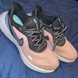 WOMENS NIKE REVOLUTION SHOES